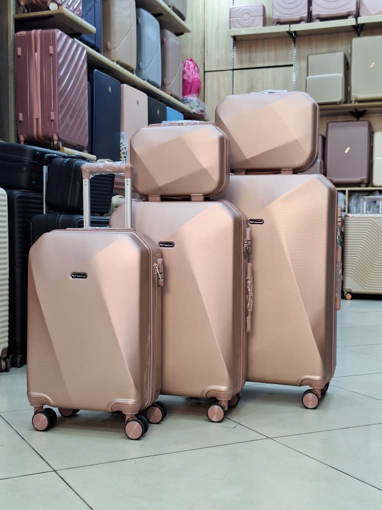 حقيبة فاخرة للسفر - خامة ممتازة وتصميم راقٍ