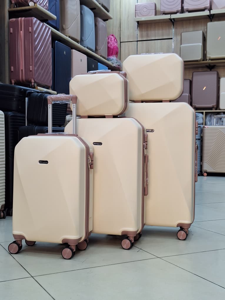 حقيبة فاخرة للسفر - خامة ممتازة وتصميم راقٍ