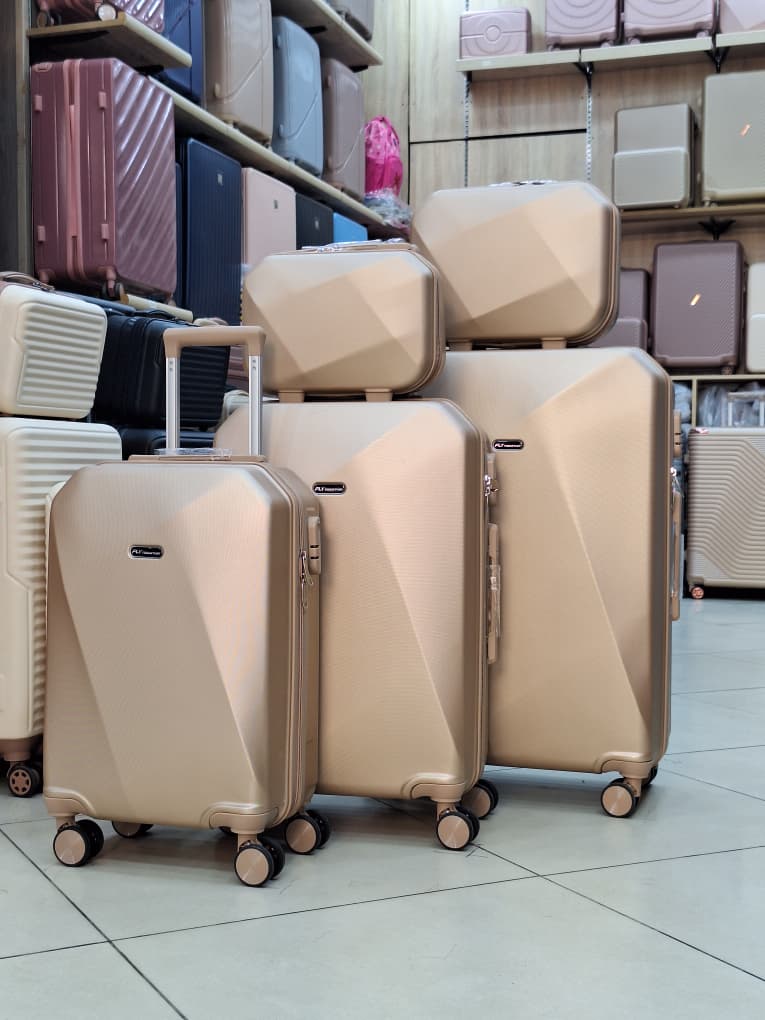 حقيبة فاخرة للسفر - خامة ممتازة وتصميم راقٍ