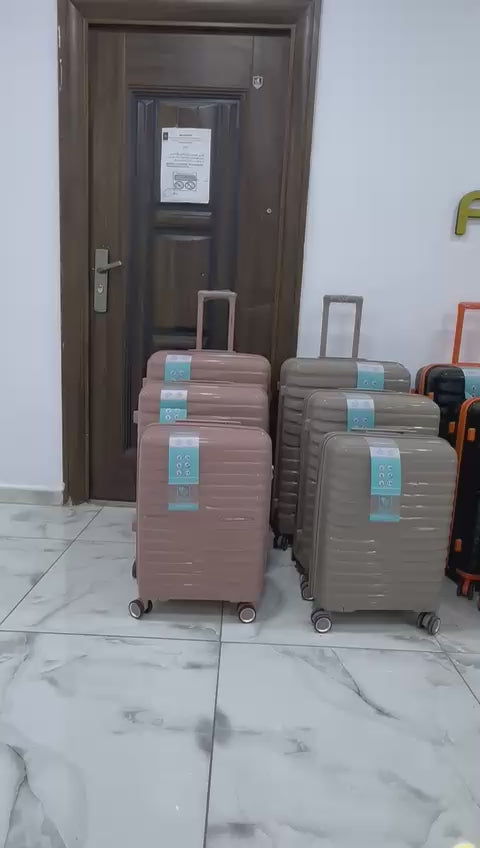 حقيبة سفر فاخرة وعملية